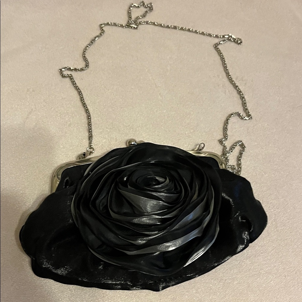 EUC Beautiful Evening Clutch With Chain Strap - Picture 2 of 11